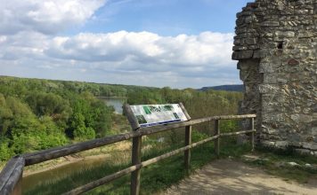 Objavte tajomstvá zrúcaniny hradu Röthelstein – len 30 minút chôdze z Hainburgu